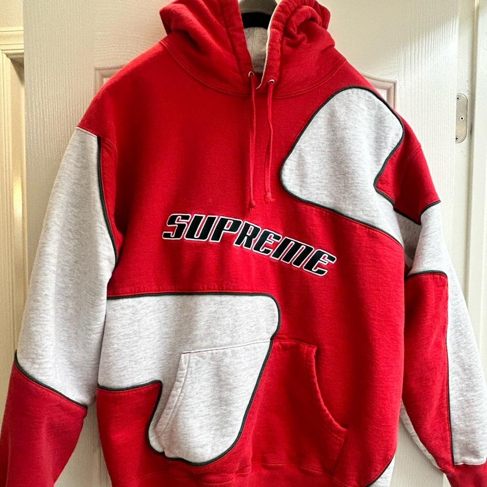Supreme logo hoodie